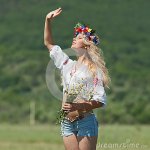 ukrainian-girl-field-27680145.jpg