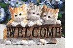 09-cat-statue_kitten-welcome-sign.jpg