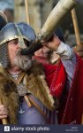 a-viking-warrior-blowing-a-horn-jorvik-viking-festival-york-england-A3AKGY.jpg