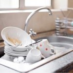 dirty-dishes-in-the-sink-picture-id1135955779_medium.jpg