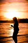 sunset-girl-oscar-mora.jpg