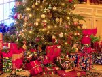 christmas-tree-with-presents.jpg