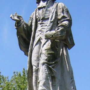 Southampton-IsaacWatts-Statue.